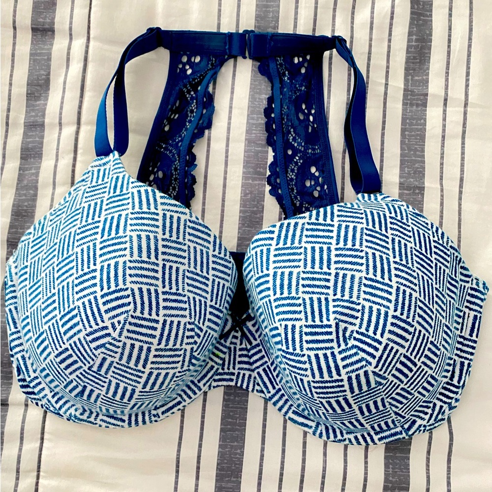 Cacique Lightly liner t-shirt bra. Size 36F
